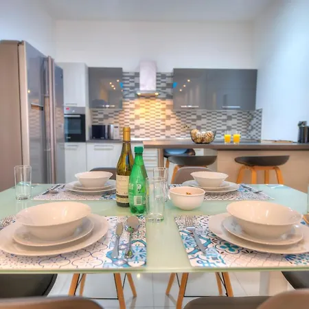 Spacious And Beautifully Furnished 3 Bedrooms/3bathrooms With 2 Balconies Wvid1-1