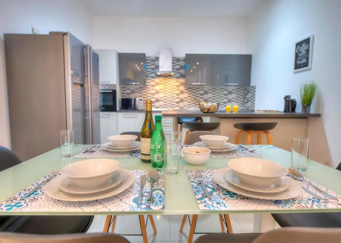 Spacious And Beautifully Furnished 3 Bedrooms/3bathrooms With 2 Balconies Wvid1-1