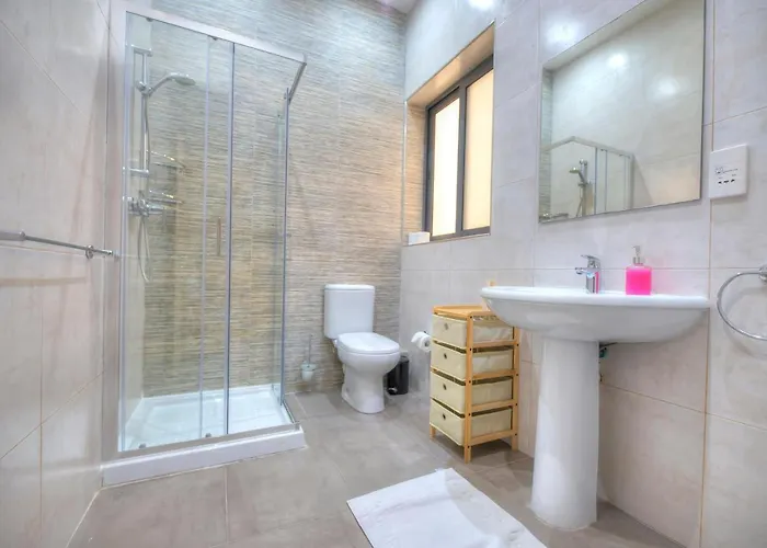 Spacious And Beautifully Furnished 3 Bedrooms/3bathrooms With 2 Balconies Wvid1-1 Apartament *