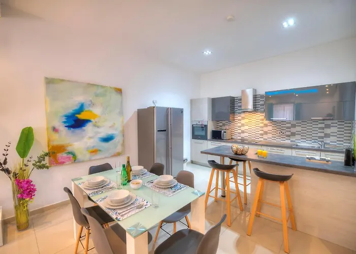 Spacious And Beautifully Furnished 3 Bedrooms/3bathrooms With 2 Balconies Wvid1-1 Gzira