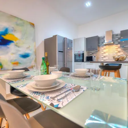 Spacious And Beautifully Furnished 3 Bedrooms/3bathrooms With 2 Balconies Wvid1-1 * Gzira