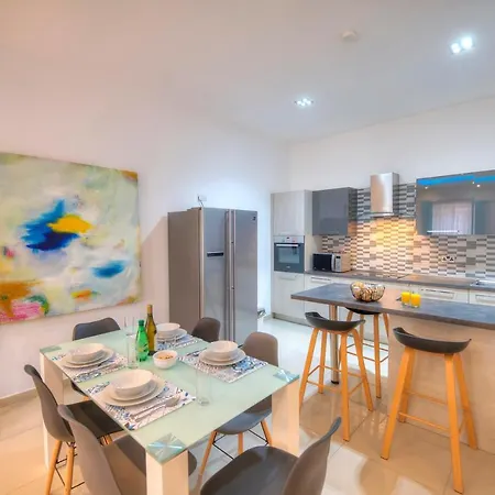 Spacious And Beautifully Furnished 3 Bedrooms/3bathrooms With 2 Balconies Wvid1-1 Gzira