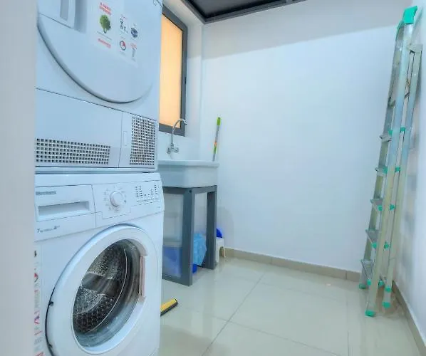 Appartement Spacious And Beautifully Furnished 3 Bedrooms/3bathrooms With 2 Balconies Wvid1-1 *