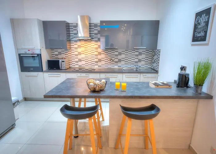 Appartement Spacious And Beautifully Furnished 3 Bedrooms/3bathrooms With 2 Balconies Wvid1-1