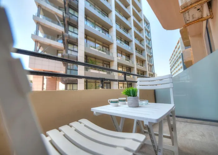 Daire Spacious And Beautifully Furnished 3 Bedrooms/3bathrooms With 2 Balconies Wvid1-1 Gzira