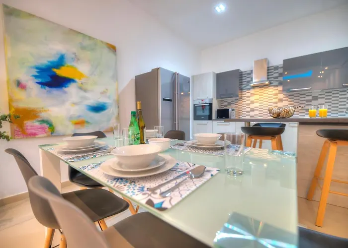 Spacious And Beautifully Furnished 3 Bedrooms/3bathrooms With 2 Balconies Wvid1-1 * Gzira