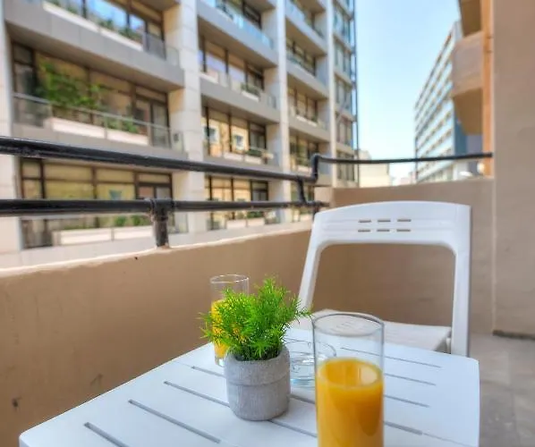 Daire Spacious And Beautifully Furnished 3 Bedrooms/3bathrooms With 2 Balconies Wvid1-1 *