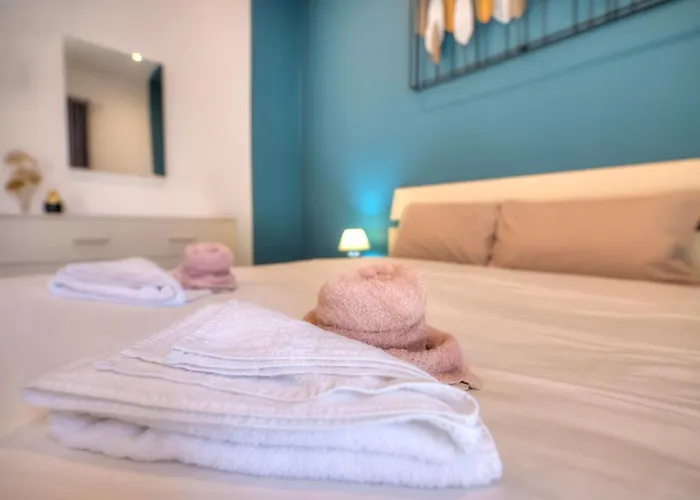 Spacious And Beautifully Furnished 3 Bedrooms/3bathrooms With 2 Balconies Wvid1-1 *