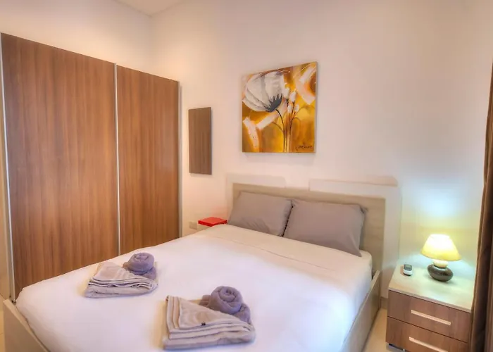 Spacious And Beautifully Furnished 3 Bedrooms/3bathrooms With 2 Balconies Wvid1-1 Gzira