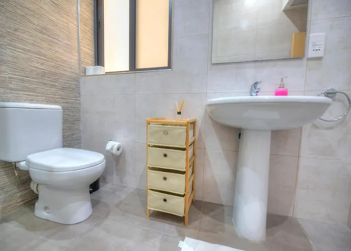 Spacious And Beautifully Furnished 3 Bedrooms/3bathrooms With 2 Balconies Wvid1-1 *